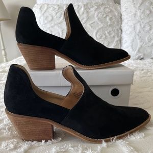 EUC Vici Black Cutout Ankle Booties Size 10